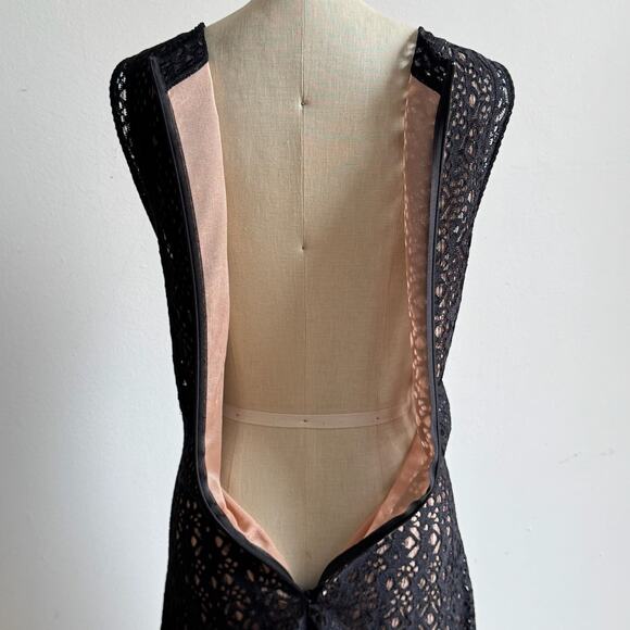 ALAÏA Black Eyelet Lace Fit-and-Flare Knee-length Dress - Picture 8 of 10